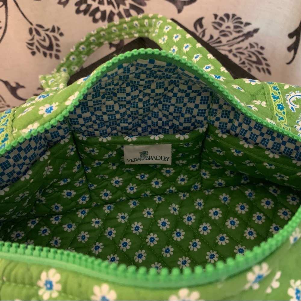 Adorable Vera Bradley Flower & Paisley Handbag - Picture 7 of 8